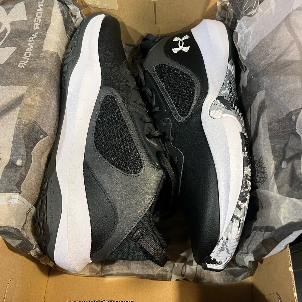 12.5 Under Armour UA Lockdown 6s